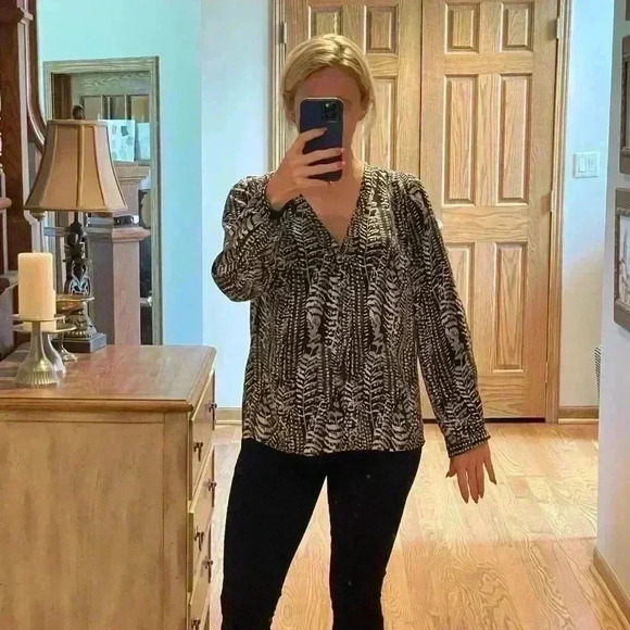 Joie Black/White 100% Silk Long Sleeve V-neck Blouse - Picture 11 of 12